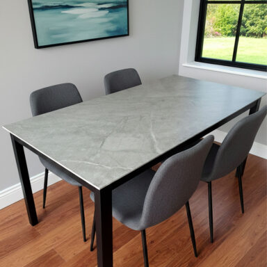 Mesa de Comedor DEKTON VERA, espesor de 8mm, base Clásica de 4 patas laqueada